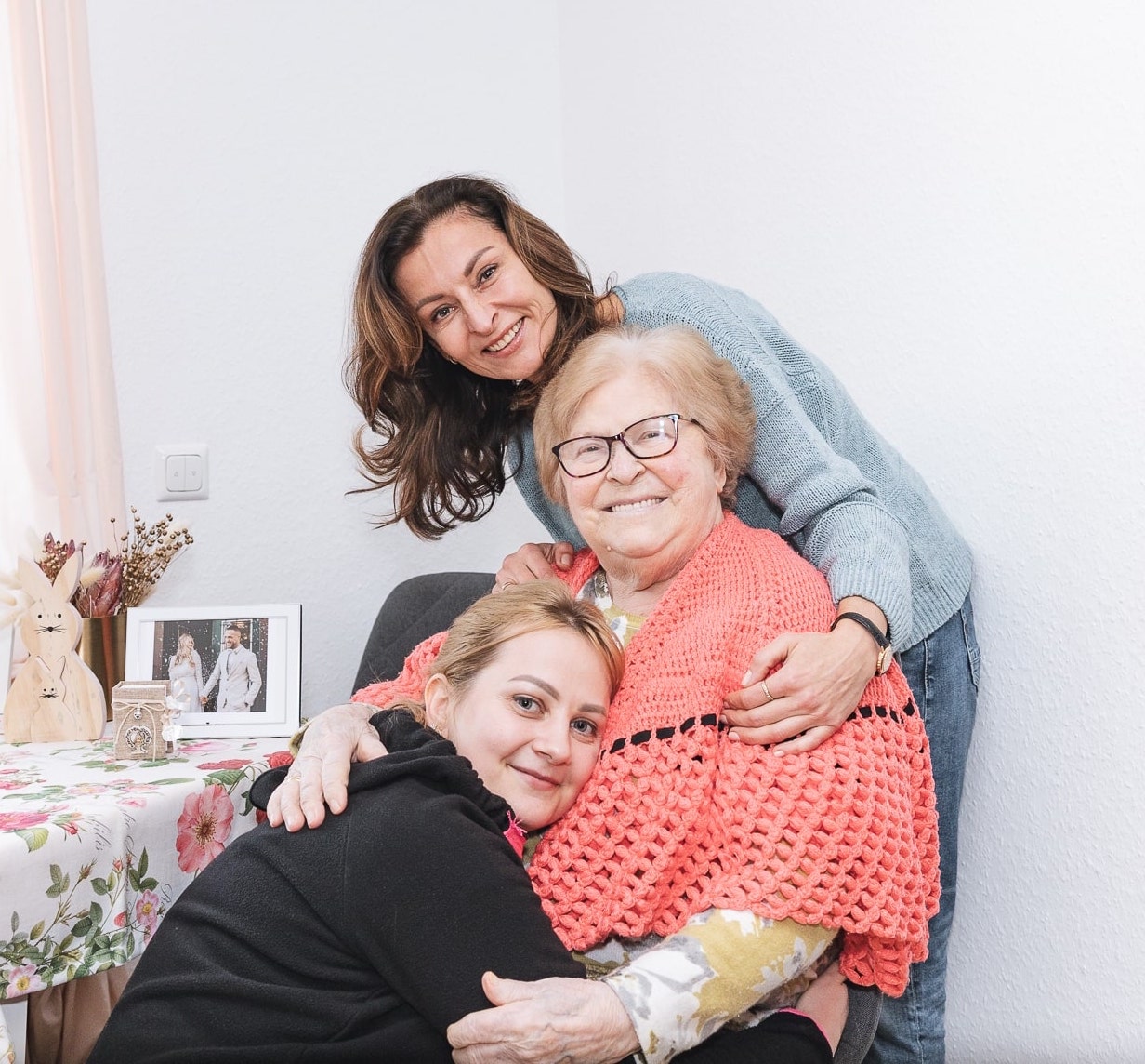 Zufriedene Angehörige dank zuverlässiger Pflege durch ARCHIMED